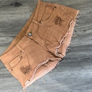 Peach ripped Jean shorts. beachy fit